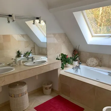 Villa With Pool Near St Emilion, With A Spectacular View