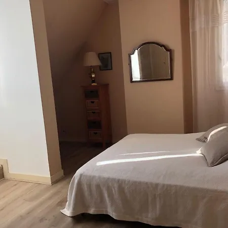 Villa With Pool Near St Emilion, With A Spectacular View Villa Vélines